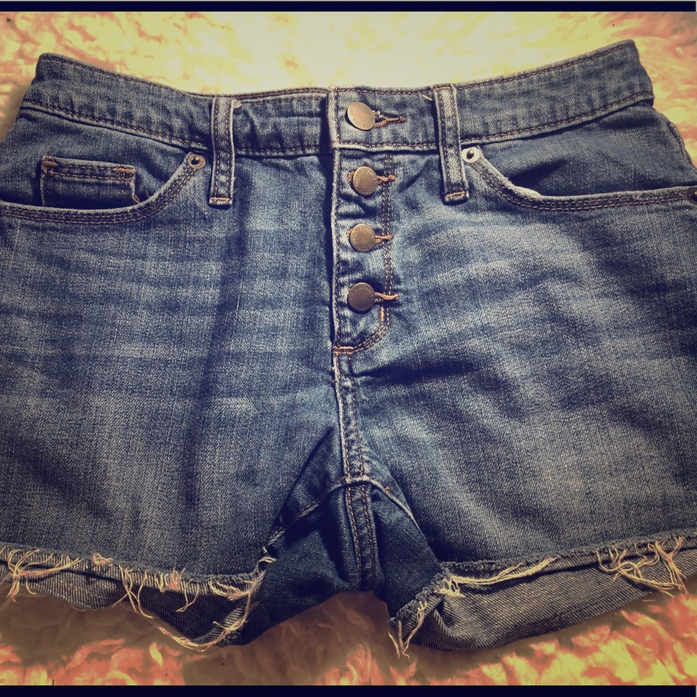 Jean shorts for only $15! 💕🎉🔥
